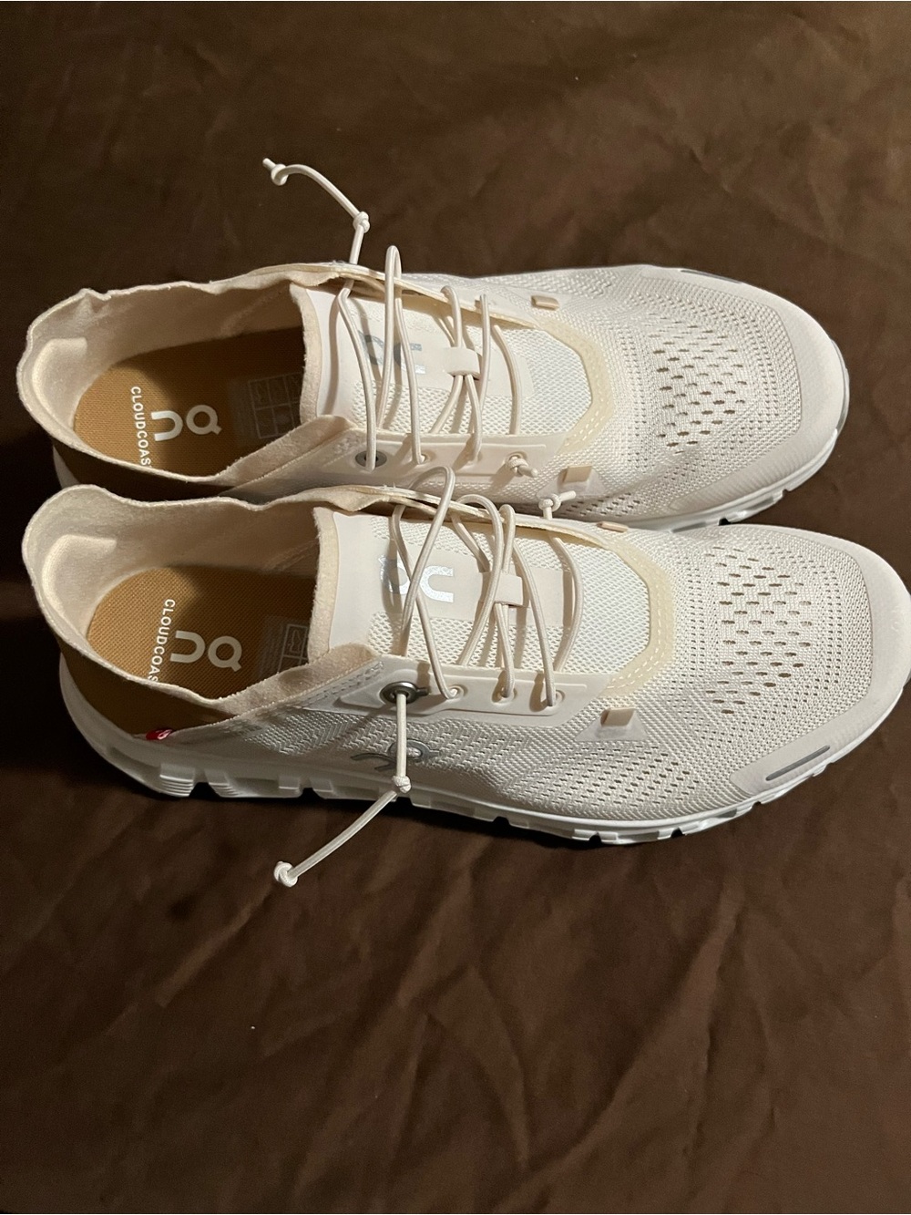 On Running Cloud 6 Coast Sneaker Gardenia/sphinx Cloud
(Cream) - Picture 6 of 16